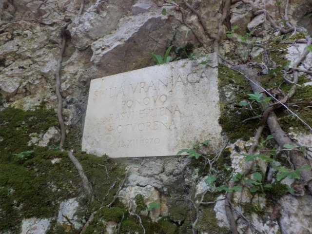 586