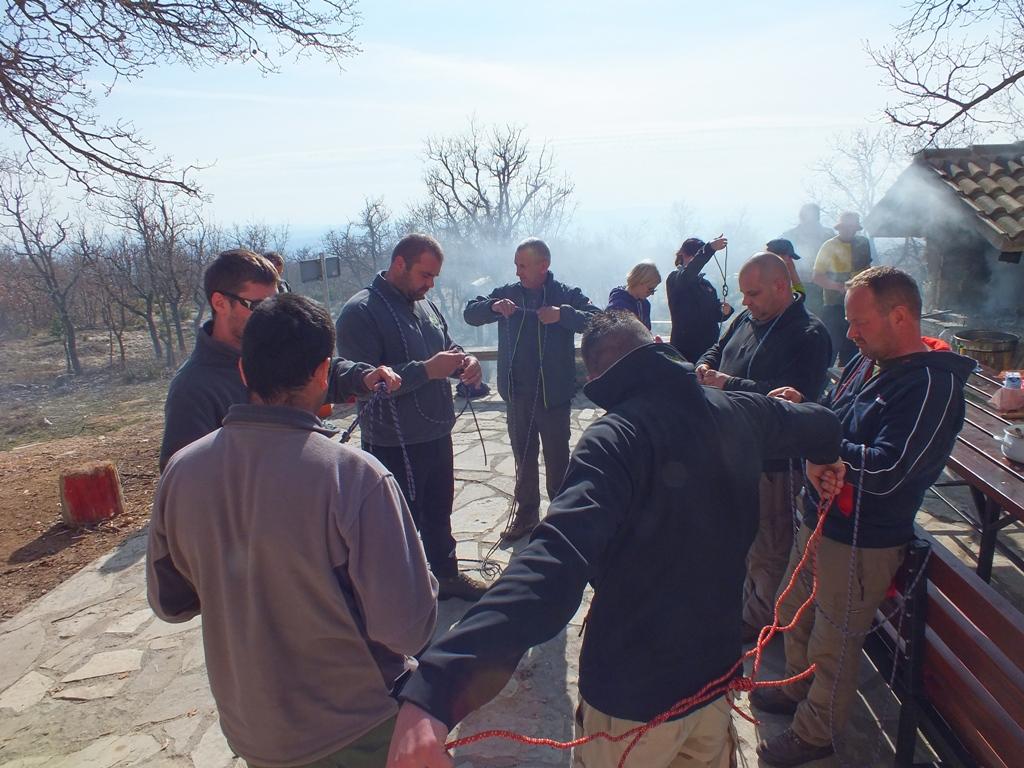045_Čvorologija ispred pl.doma na Promini