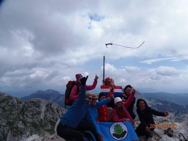 12 ženski dio ekipe na vrhu